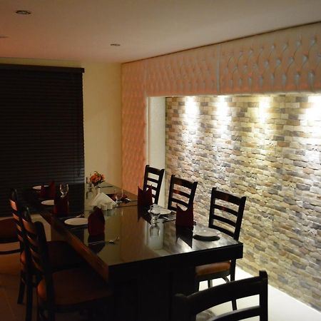 Divine Hotel Rawalpindi Bagian luar foto