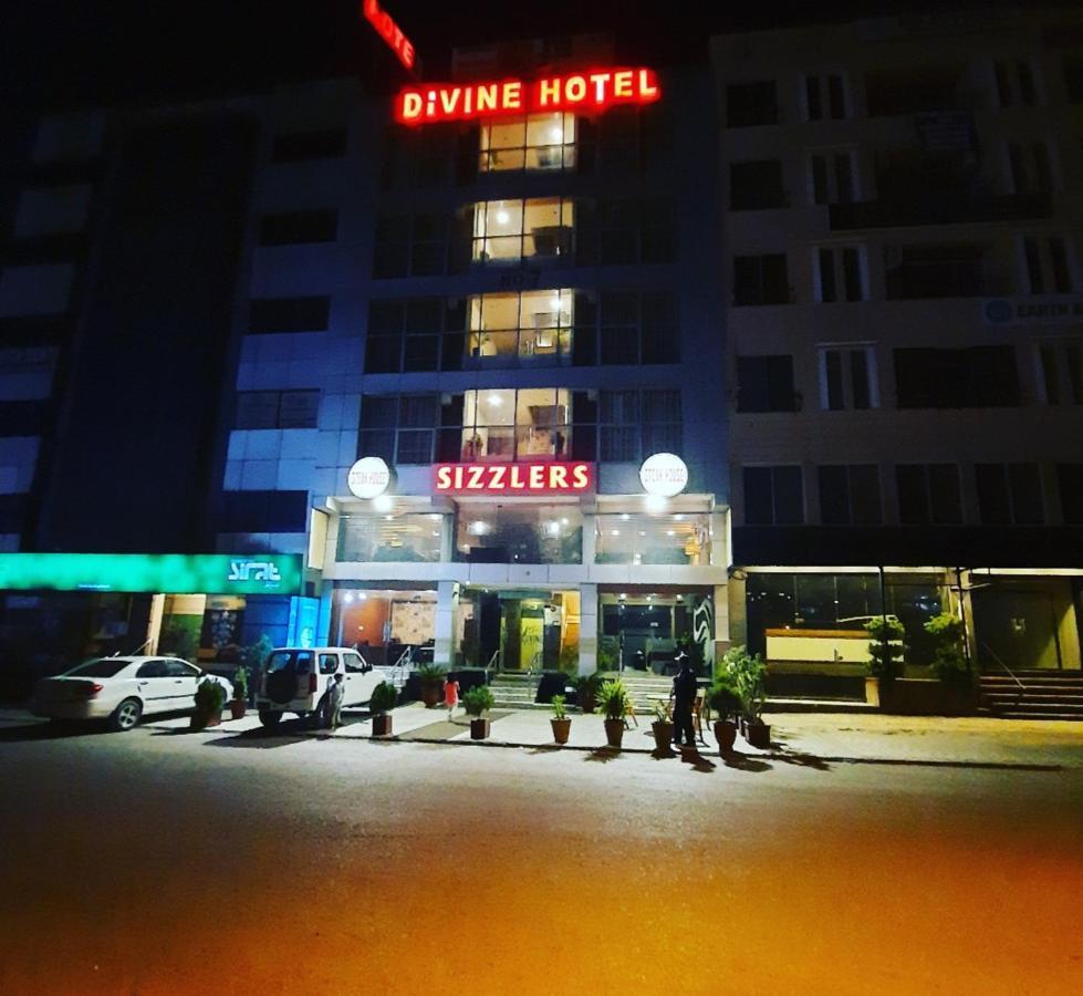 Divine Hotel Rawalpindi Bagian luar foto