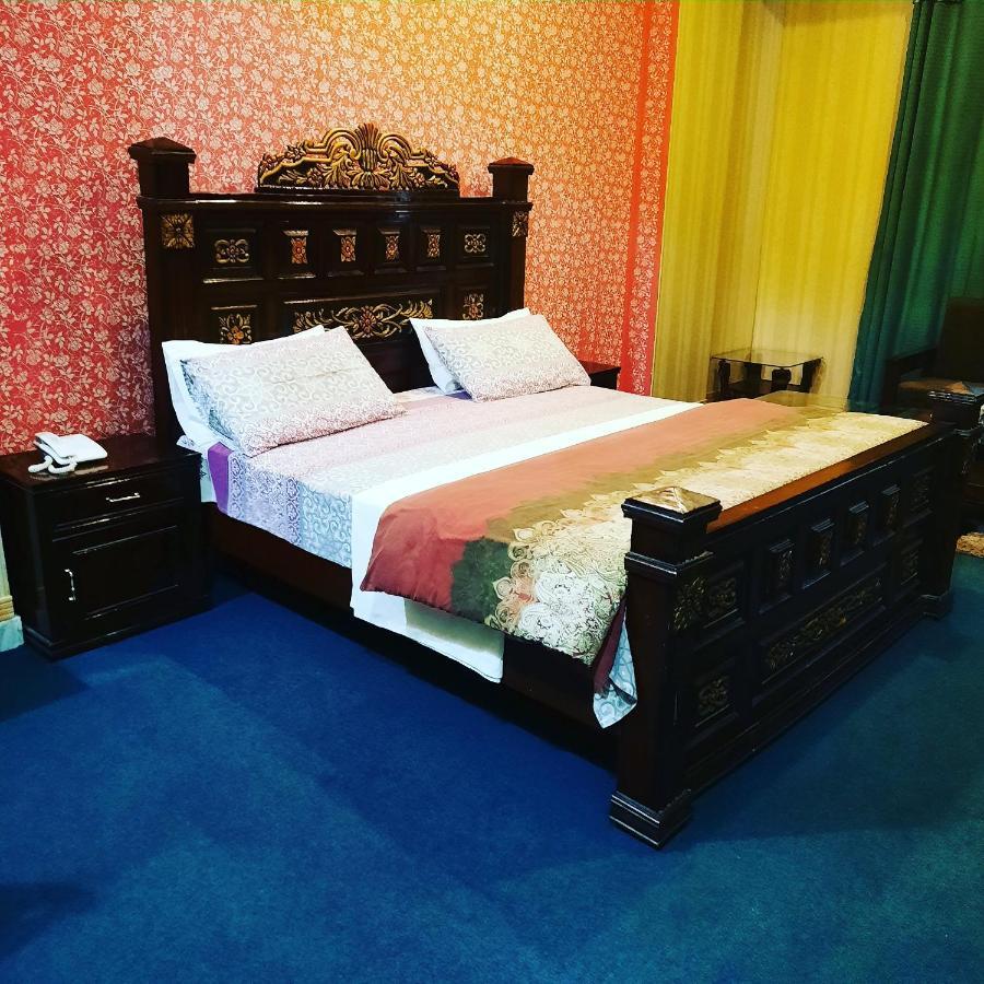 Divine Hotel Rawalpindi Bagian luar foto
