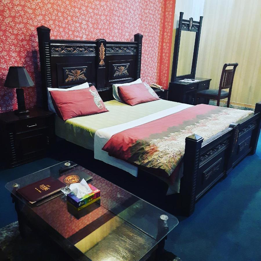 Divine Hotel Rawalpindi Bagian luar foto