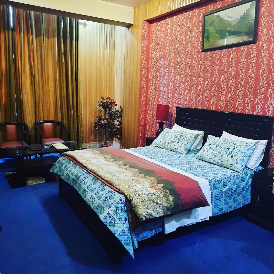 Divine Hotel Rawalpindi Bagian luar foto
