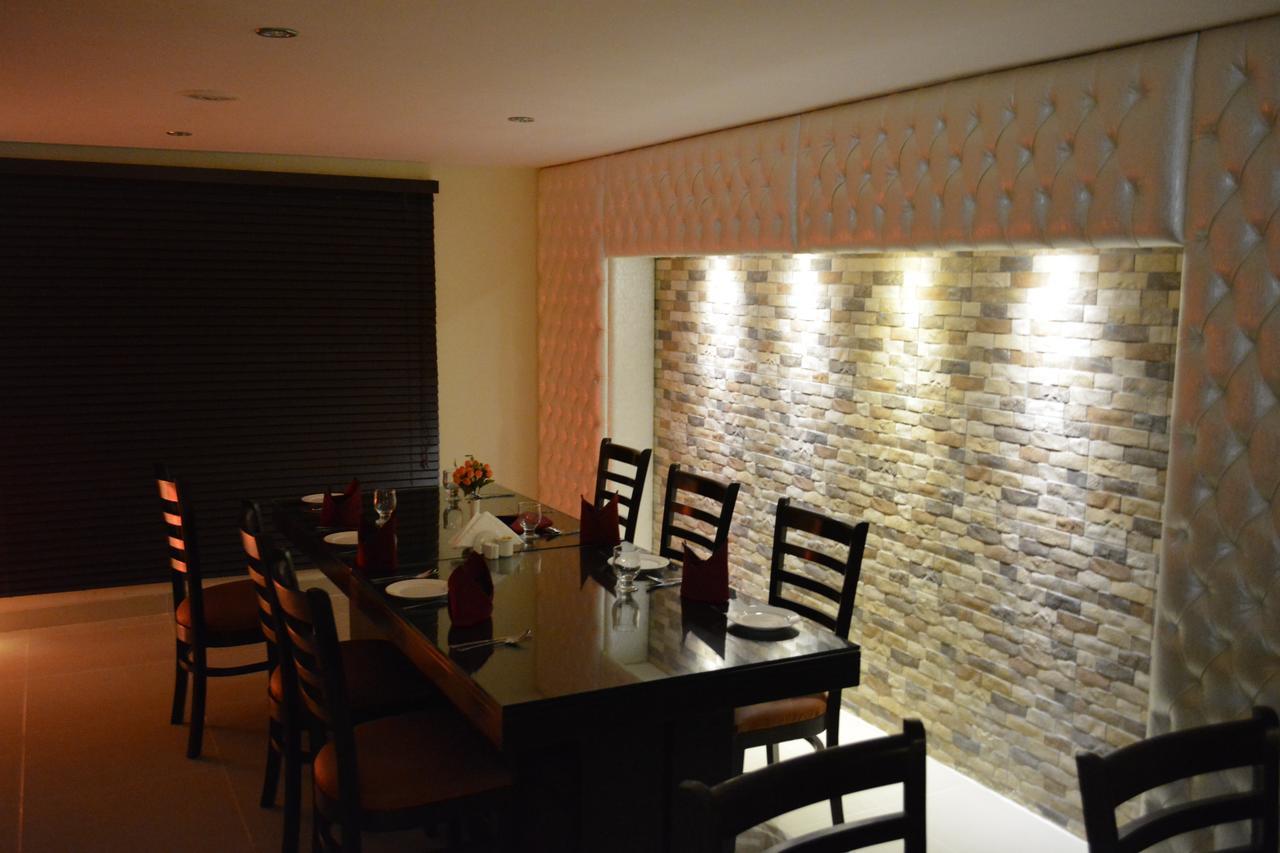 Divine Hotel Rawalpindi Bagian luar foto
