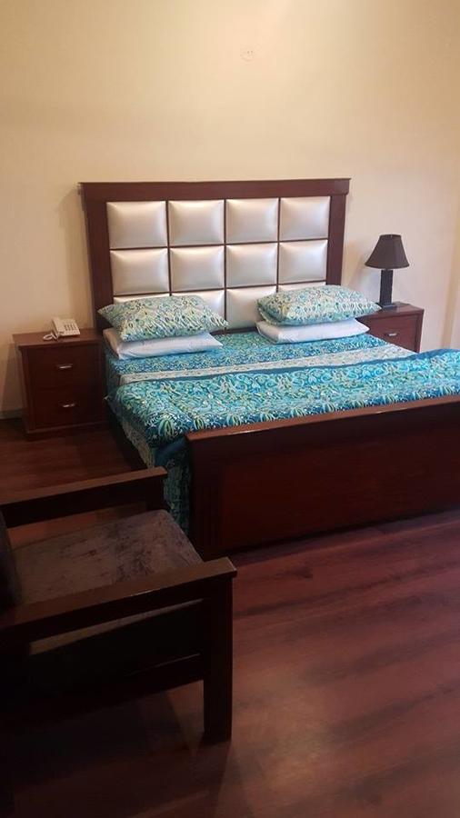 Divine Hotel Rawalpindi Bagian luar foto