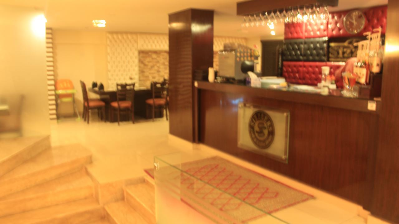 Divine Hotel Rawalpindi Bagian luar foto